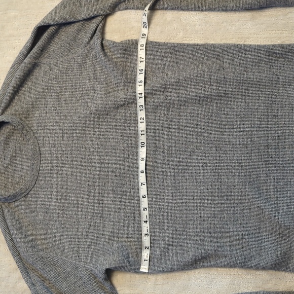 UNIQLO Waffle Crew Neck Long Sleeve TShirt - Picture 3 of 5